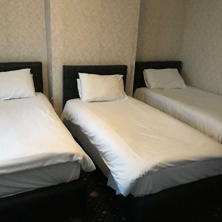 Airport Guest House 슬라우 외부 사진