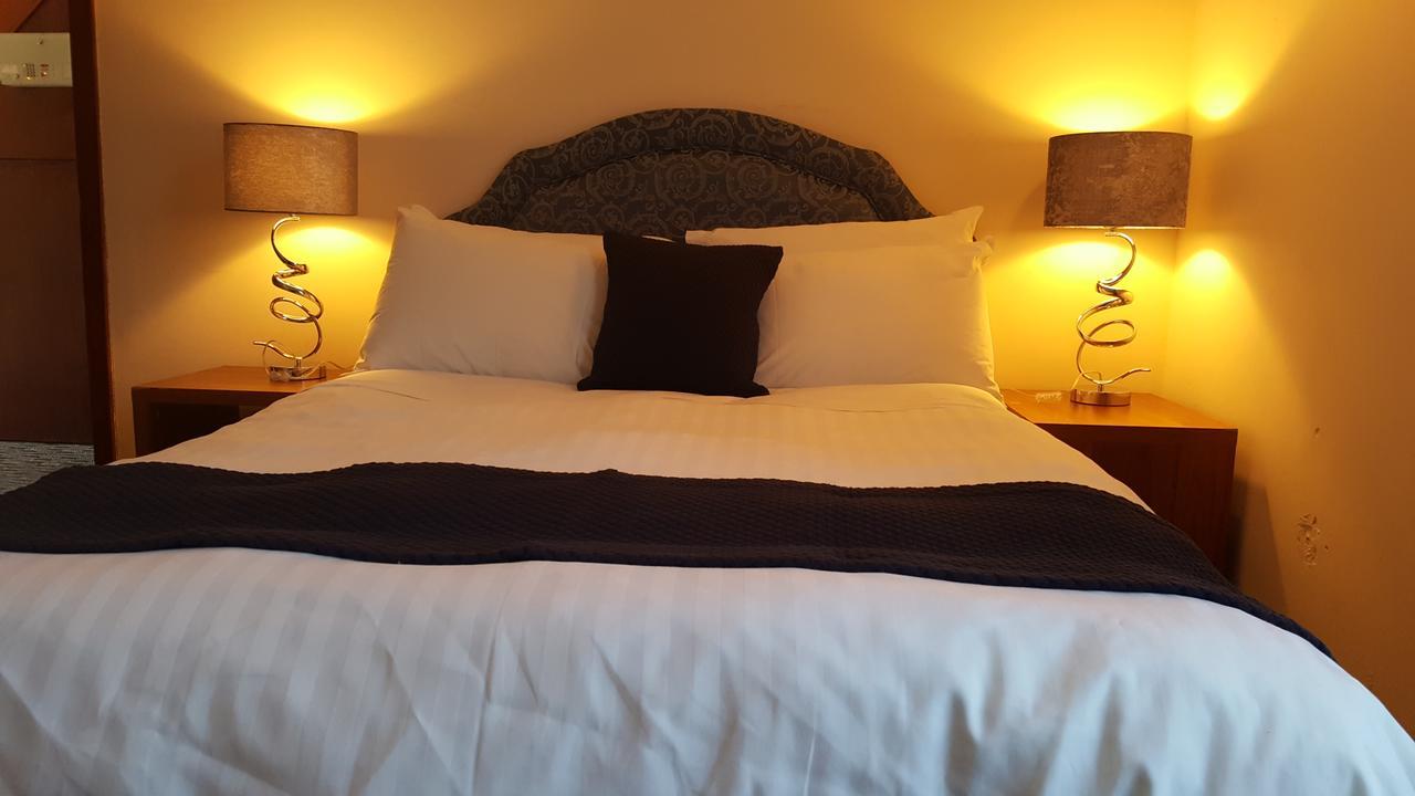 Airport Guest House 슬라우 외부 사진