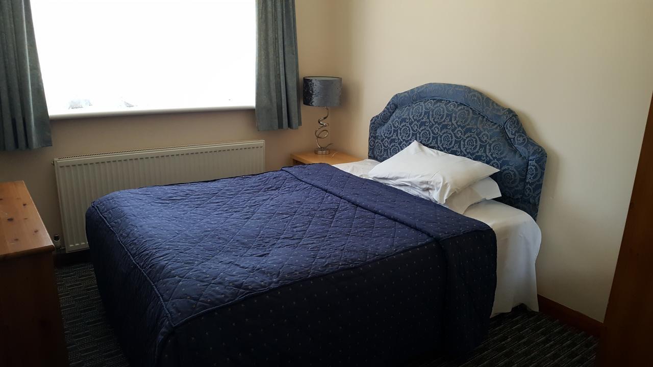 Airport Guest House 슬라우 외부 사진