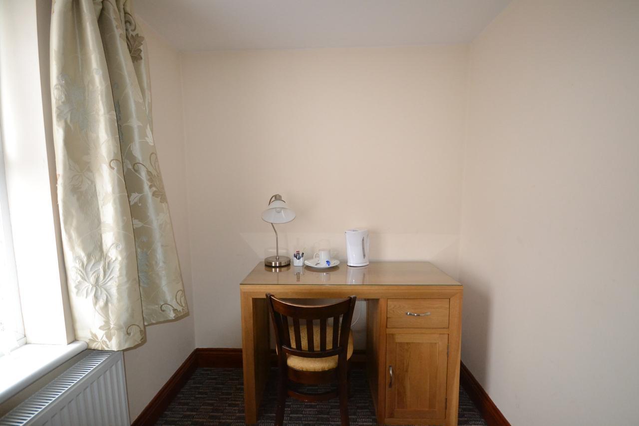 Airport Guest House 슬라우 외부 사진