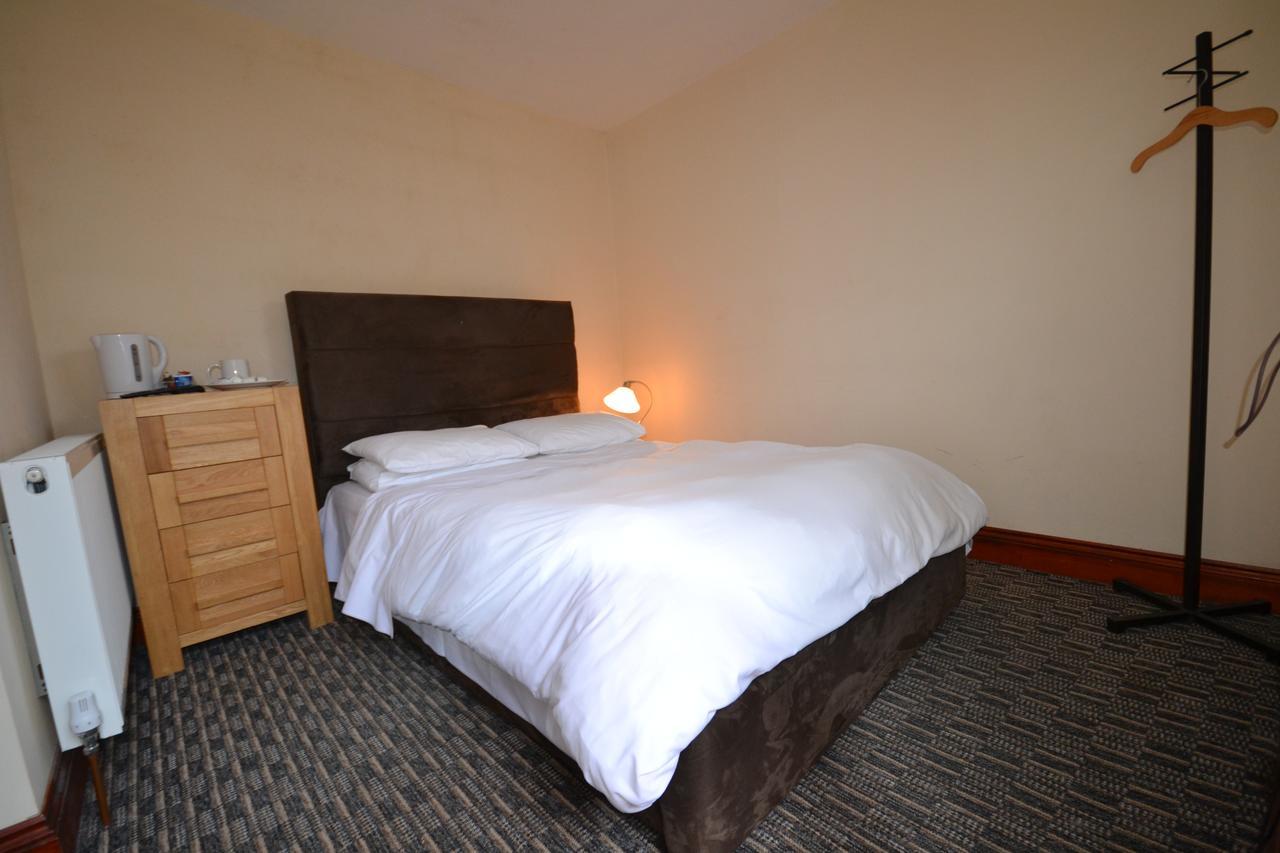 Airport Guest House 슬라우 외부 사진