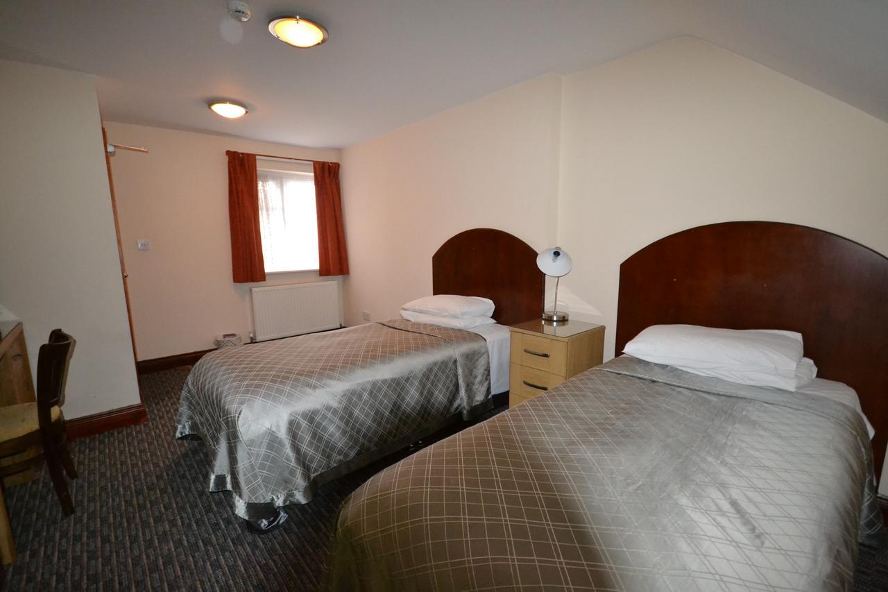 Airport Guest House 슬라우 외부 사진