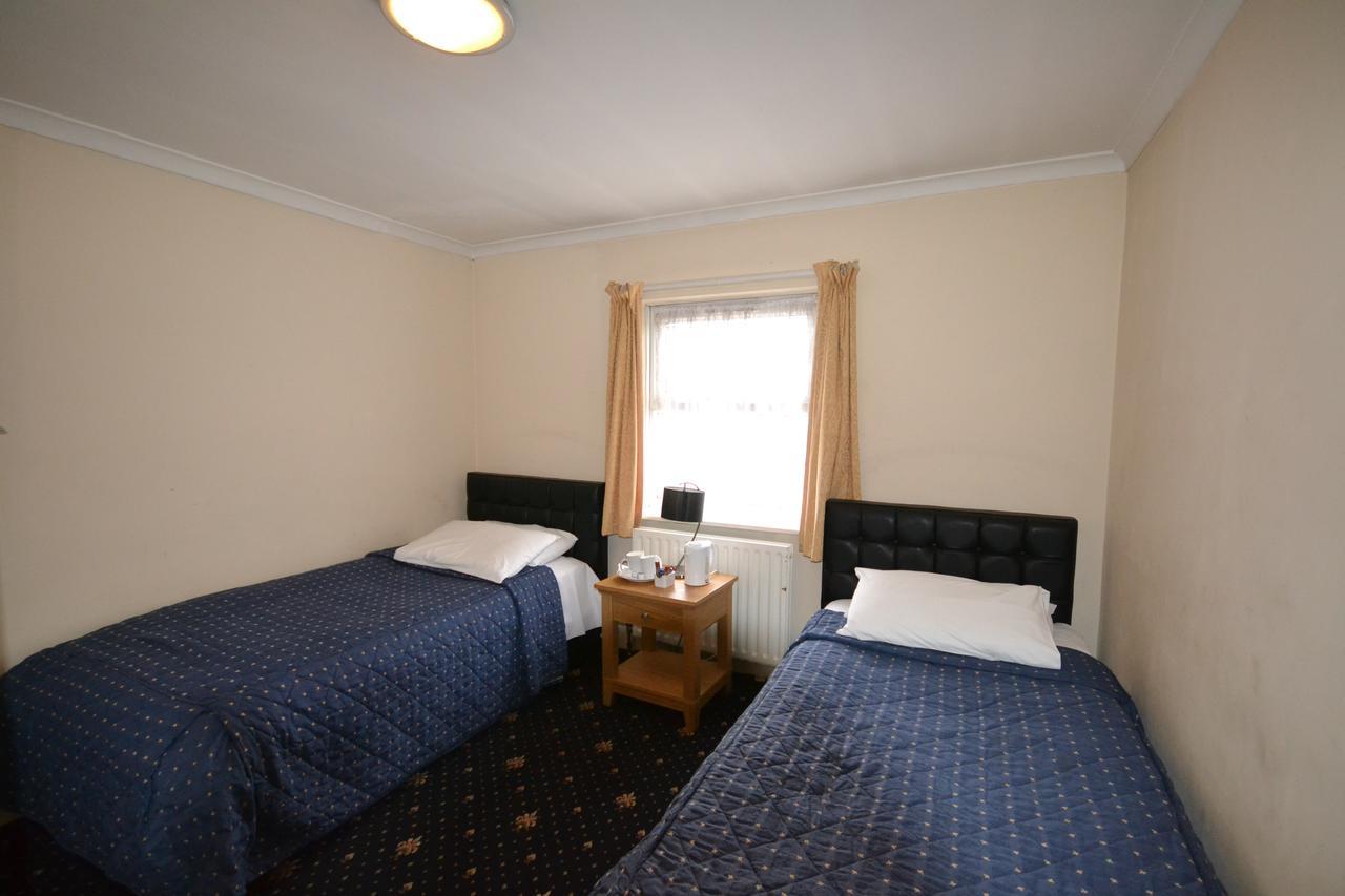 Airport Guest House 슬라우 외부 사진