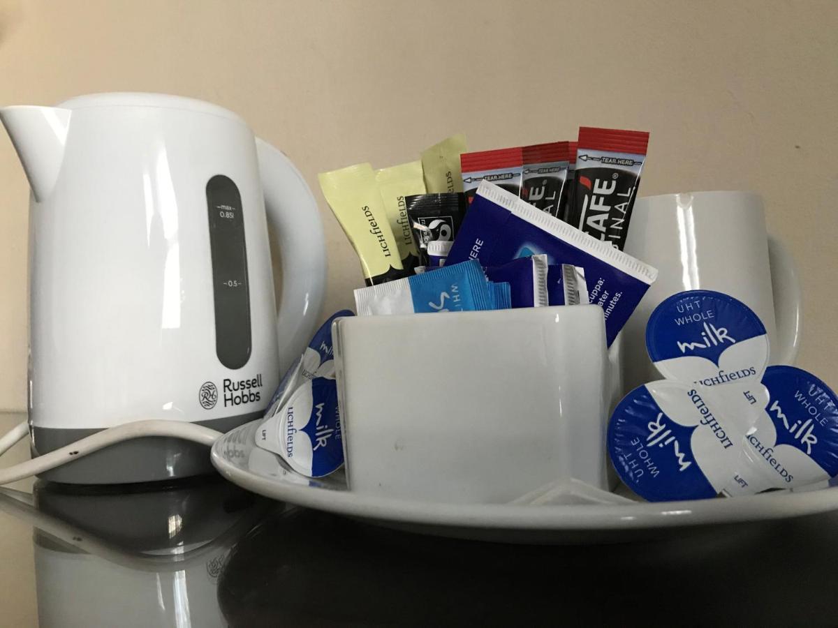 Airport Guest House 슬라우 외부 사진